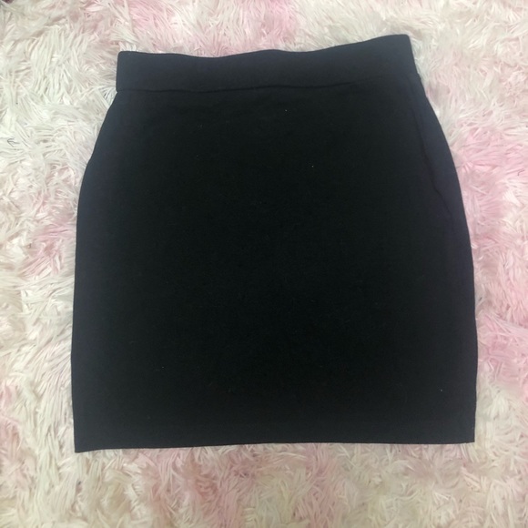 Black skirt - Picture 3 of 3